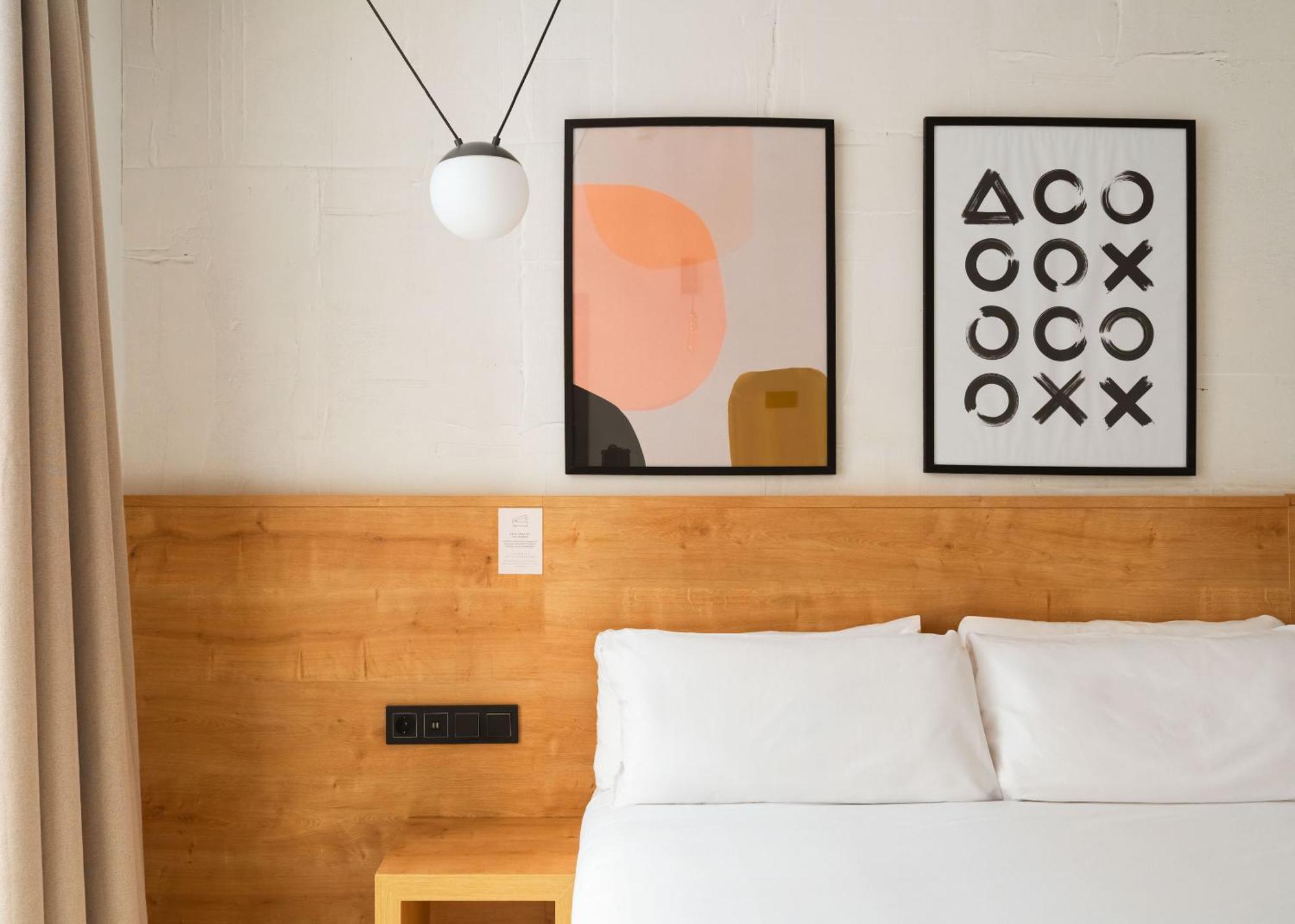 Estudio en el sótano con sofá cama